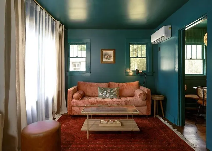 The Heron - Peaceful East Hill Escape Villa