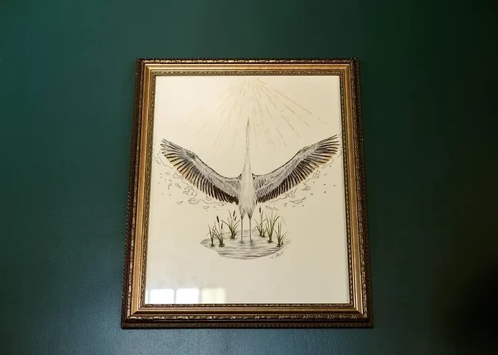 The Heron - Peaceful East Hill Escape *