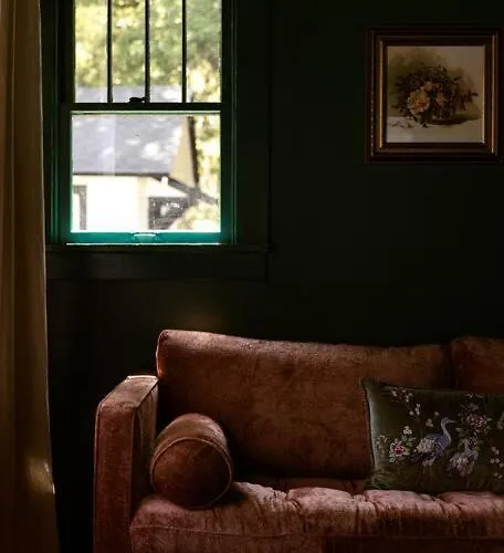 Villa The Heron - Peaceful East Hill Escape